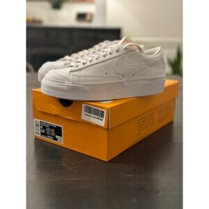 Nike Women’s Blazer Low Platform White Size 8 New In Box!